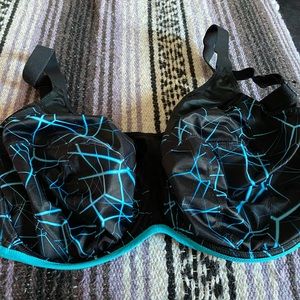 Elomi sports bra gently used in good condition